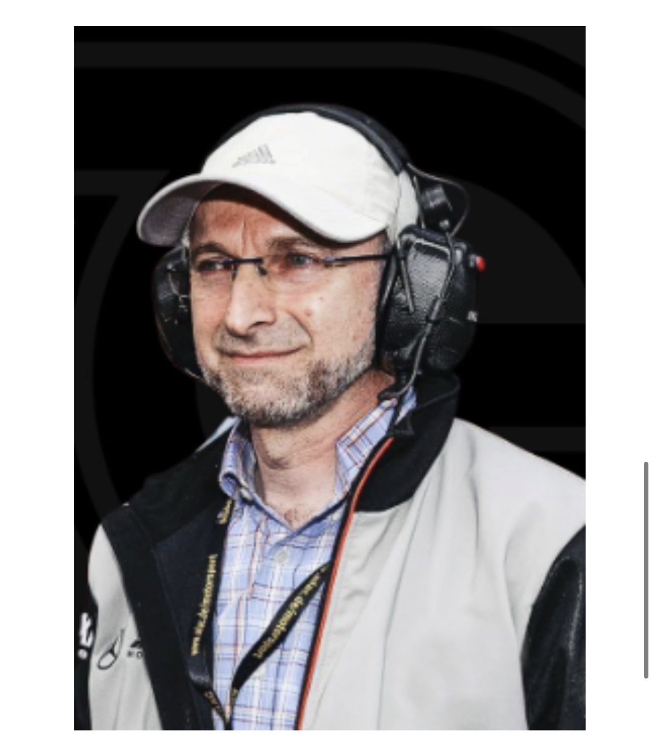 Dr. Owega, Gründer und Inhaber von Dr. Owega Racing, an der Boxenmauer